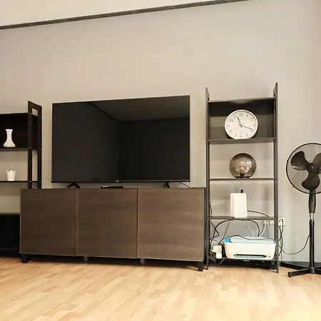 Spacious Flat By The Rhine Ideal For Groups *