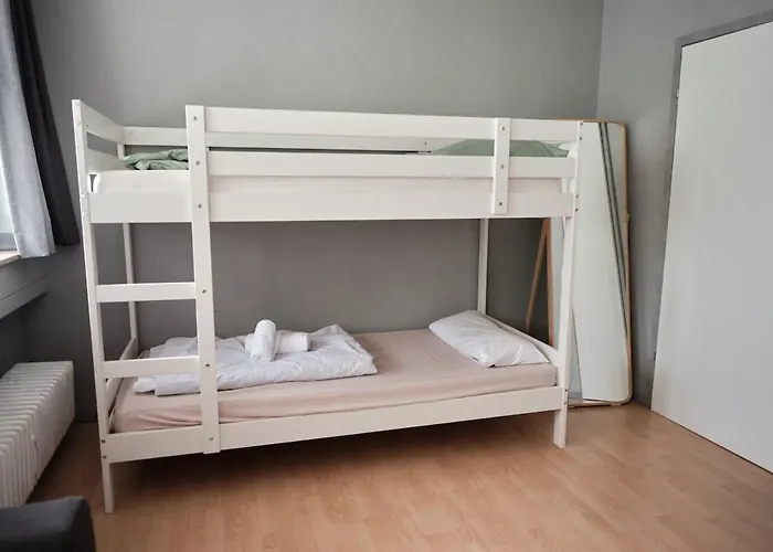 Spacious Flat By The Rhine Ideal For Groups Lejlighed Neuss